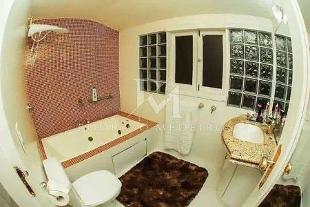 18_photo/9527445905.c54d8ccd00eda198-ATLAS-1027c8d1-93c3-499b-ba7b-bdcc0bc31999.jpg de casa à venda com 4 quartos, 250m² em Jurerê Internacional, Florianópolis