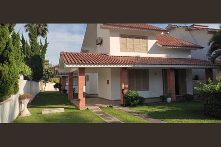 19_photo/9527445c1d.61df383ebc62b81a-ATLAS-2b287b70-5a23-413a-979d-abaabffbaa2f.jpg de casa à venda com 5 quartos, 300m² em Jurerê Internacional, Florianópolis