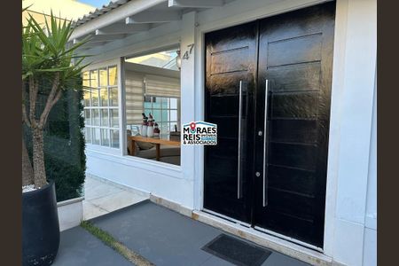 38_photo/9527445c1f.dc8bbd111761e841-ATLAS-815e5b02-bb2b-4e35-a9b6-33106a1e65e0.jpg de casa à venda com 4 quartos, 320m² em Jurerê Internacional, Florianópolis