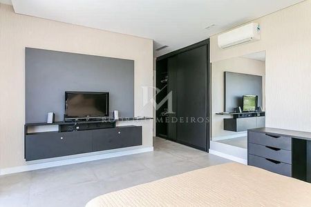 19_photo/9527445d01.9a54faa83c3e471c-ATLAS-fd074f99-5b95-4e73-8634-d0bee2a9a98a.jpg de casa à venda com 5 quartos, 500m² em Jurerê, Florianópolis