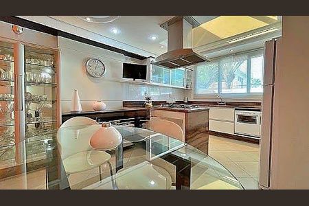 11_photo/9527445d05.1788552eaf7d05ed-ATLAS-90a8f650-b34b-4fb5-b0eb-e02432aba432.jpg de casa à venda com 4 quartos, 600m² em Jurerê, Florianópolis