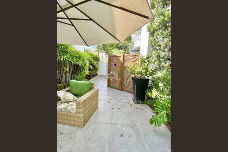 6_photo/9527445d11.8a734c1c2a3b006e-ATLAS-20e6a145-ce0b-4e51-8eac-a3220890560f.jpg de casa à venda com 4 quartos, 465m² em Jurerê, Florianópolis