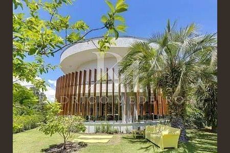 6_photo/9527445d4d.0f81dd1a9a4f6ffb-ATLAS-4e8e117e-ea51-451b-b84b-09b8ced64ba9.jpg de casa à venda com 3 quartos, 300m² em Jurerê Internacional, Florianópolis