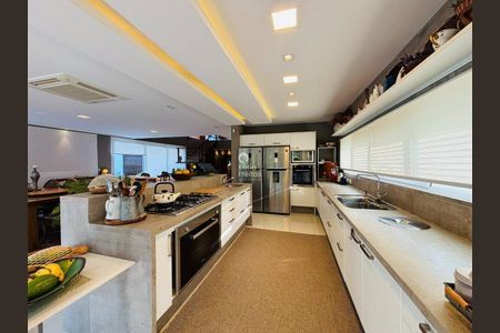 9_photo/9527445d57.74a96c0b2c4b8c29-ATLAS-8d4735ce-0835-484b-a37b-e00d994f80c2.jpg de casa à venda com 4 quartos, 450m² em Jurerê Internacional, Florianópolis