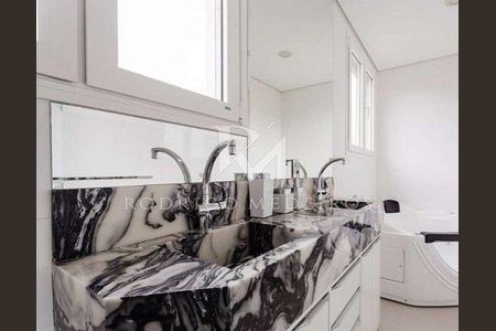 26_photo/9527445d6f.4d21696e34f451c0-ATLAS-e59dc995-7236-4c4e-a9ca-24938faff107.jpg de casa à venda com 5 quartos, 739m² em Jurerê, Florianópolis