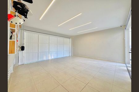 25_photo/9527445d6f.62e8321271ffcb76-ATLAS-cd92746d-859e-413f-ba1c-8e226079593b.jpg de casa para alugar com 3 quartos, 330m² em Jurerê, Florianópolis