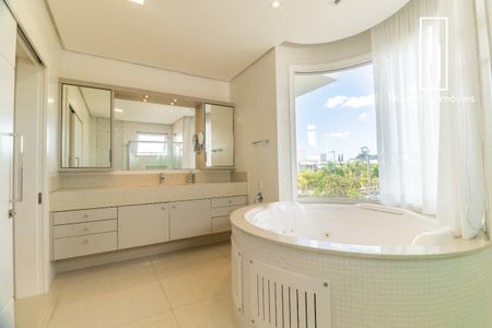 2_photo/9527445d77.751bca41ac608a7d-ATLAS-10534f27-4b9f-4dd9-a4ff-3fcb69fffd24.jpg de casa à venda com 4 quartos, 429m² em Jurerê Internacional, Florianópolis