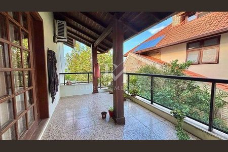 13_photo/9527445dc3.df2406aa61ba3211-ATLAS-1e79504e-68e2-4596-840e-9fde2b16497f.jpg de casa à venda com 5 quartos, 316m² em Jurerê, Florianópolis