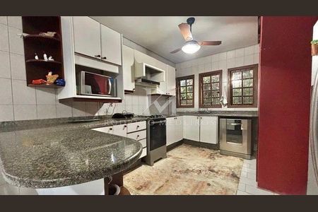 11_photo/9527445dc3.df2406aa61ba3211-ATLAS-b7488d7e-7ef9-4540-912f-e3ff34f77daa.jpg de casa à venda com 5 quartos, 316m² em Jurerê, Florianópolis