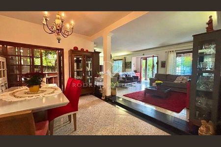 7_photo/9527445dc3.df2406aa61ba3211-ATLAS-cb84d27b-8770-4e98-8ff1-ad9a668ca38a.jpg de casa à venda com 5 quartos, 316m² em Jurerê, Florianópolis