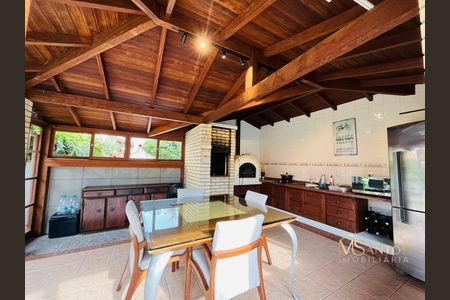 18_photo/9527445dc5.8cbbc6e43ead3576-ATLAS-0b33eb2d-adea-40d0-a274-9da0feb4e585.jpg de casa à venda com 3 quartos, 200m² em Jurerê, Florianópolis