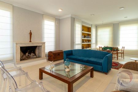 2_photo/9527445e2f.685e6d529ceef79c-ATLAS-60402cc8-a41a-4eec-b20a-b3f4c743700e.jpg de casa à venda com 5 quartos, 370m² em Jurerê Internacional, Florianópolis