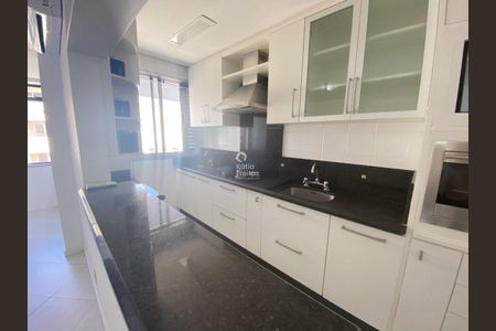 4_photo/9527445e87.61bfc18f4f00076e-ATLAS-e727d321-a4e4-4687-9874-fa389ea7122d.jpg de apartamento à venda com 3 quartos, 139m² em Jurerê, Florianópolis