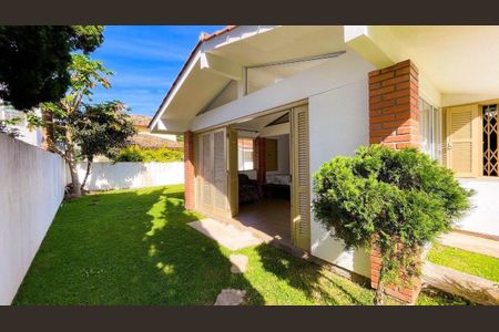 25_photo/9527445eab.007d8801227075bf-ATLAS-d0be3d66-83b5-4373-8bba-7efb7dd9be76.jpg de casa à venda com 5 quartos, 300m² em Jurerê Internacional, Florianópolis