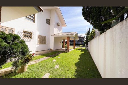 33_photo/9527445eab.007d8801227075bf-ATLAS-ec20631c-4595-47df-b61b-bc4fe3ebe39e.jpg de casa à venda com 5 quartos, 300m² em Jurerê Internacional, Florianópolis