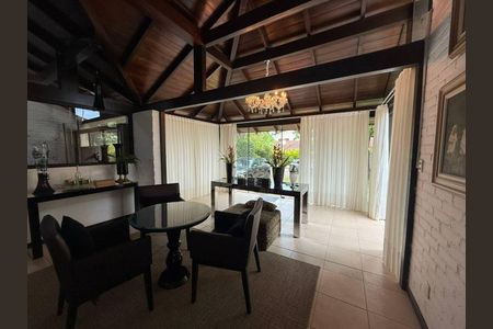 8_photo/9527445ec3.445c0bca81181d7a-ATLAS-288bdcda-342b-4dff-a97a-8162d57f6ca1.jpg de casa para alugar com 4 quartos, 250m² em Jurerê Internacional, Florianópolis