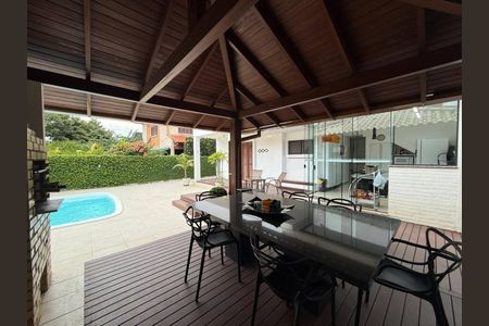 19_photo/9527445ec3.445c0bca81181d7a-ATLAS-96fb1bb2-991c-4efb-b0c4-527112a5f55d.jpg de casa para alugar com 4 quartos, 250m² em Jurerê Internacional, Florianópolis