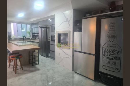 4_photo/9527445f1d.8fb203daea398bf8-ATLAS-db306796-191e-4962-b1db-3e32fb9fdd3e.jpg de casa para alugar com 4 quartos, 350m² em Jurerê, Florianópolis