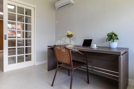 4_photo/9527445f21.61df383ebc62b81a-ATLAS-09f1d1db-0108-437c-be54-ca1e8d1d7e33.jpg de casa para alugar com 5 quartos, 200m² em Jurerê Internacional, Florianópolis