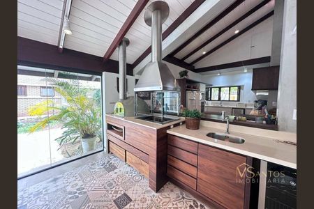 7_photo/9527445f45.04a823dc9d4d949a-ATLAS-55eff0f3-c558-409e-8515-24bbbced16df.jpg de casa à venda com 4 quartos, 320m² em Jurerê Internacional, Florianópolis