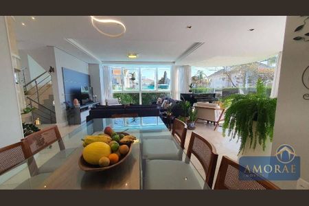 9_photo/9527445f4f.765b2fb15bab3528-ATLAS-7f579f9f-a259-45de-bd8f-7141a7f0f00b.jpg de casa à venda com 6 quartos, 483m² em Jurerê Internacional, Florianópolis