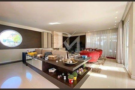 10_photo/9527445f69.01e58fe0f594459a-ATLAS-6bd8d1c8-eaab-43e4-aa2e-41d57a1c7be1.jpg de casa à venda com 4 quartos, 350m² em Jurerê Internacional, Florianópolis