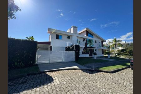 3_photo/9527445f69.01e58fe0f594459a-ATLAS-e41e708d-72a5-44fc-89c4-e2de77d70b7d.jpg de casa à venda com 4 quartos, 350m² em Jurerê Internacional, Florianópolis