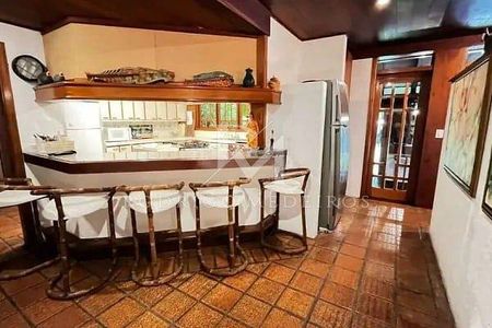 8_photo/9527445fef.ceff8192393c33de-ATLAS-ff9a31b2-4d45-449f-aae1-cd92a45b340f.jpg de casa à venda com 5 quartos, 621m² em Jurerê Internacional, Florianópolis