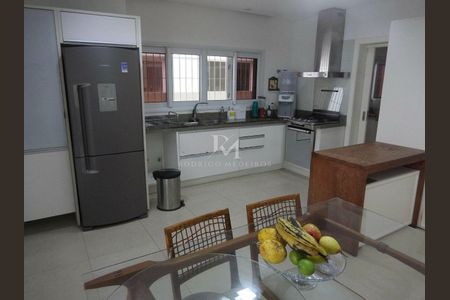 8_photo/952744605d.4f48e483d4bcdc3b-ATLAS-43ebf8b0-0da3-435e-974a-e666bc62c723.jpg de casa à venda com 5 quartos, 400m² em Jurerê Internacional, Florianópolis