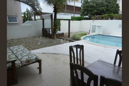 12_photo/952744605d.4f48e483d4bcdc3b-ATLAS-65fb2d9c-8fc0-4595-960b-bd3fb3ff49b9.jpg de casa à venda com 5 quartos, 400m² em Jurerê Internacional, Florianópolis