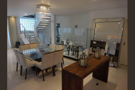 6_photo/952744605d.4f48e483d4bcdc3b-ATLAS-befefd47-e69d-46b2-8a7a-270b2cfc5560.jpg de casa à venda com 5 quartos, 400m² em Jurerê Internacional, Florianópolis