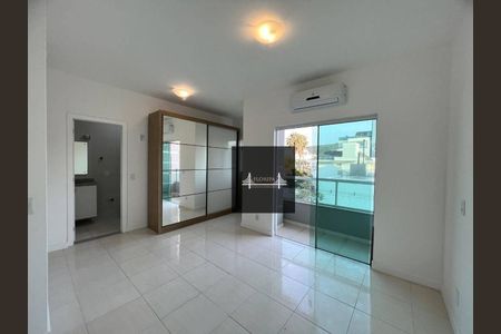 4_photo/95274465e3.2c15601846e0cf59-ATLAS-19f7686f-b5ba-4588-908a-94de66b6916d.jpg de casa à venda com 3 quartos, 675m² em Jurerê, Florianópolis