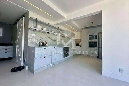 9_photo/952744665f.2866b196c2edf31d-ATLAS-2527dbea-7cce-423a-8caa-ccec901e3f86.jpg de casa à venda com 5 quartos, 370m² em Jurerê, Florianópolis