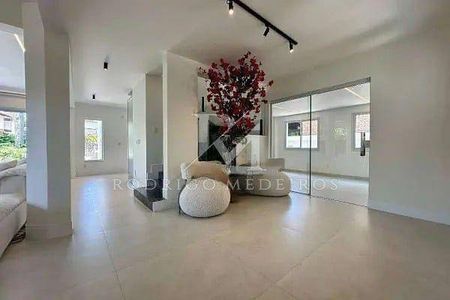 7_photo/952744665f.2866b196c2edf31d-ATLAS-7be99323-6c02-4f11-8c4e-3ec7fc1a6f8e.jpg de casa à venda com 5 quartos, 370m² em Jurerê, Florianópolis