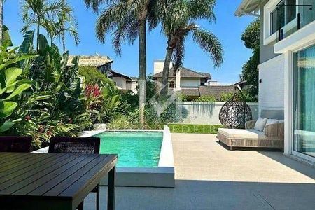 6_photo/952744665f.2866b196c2edf31d-ATLAS-7c077e0c-7bec-4a2c-b105-7b72b52e0bef.jpg de casa à venda com 5 quartos, 370m² em Jurerê, Florianópolis