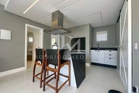 14_photo/952744665f.2866b196c2edf31d-ATLAS-d2aac0c3-b446-49ce-a6c8-44b3e47dc145.jpg de casa à venda com 5 quartos, 370m² em Jurerê, Florianópolis