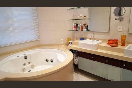 11_photo/95274466c5.4e1a6e6486a440d9-ATLAS-bb67f2ec-99d8-4478-aee2-0dca77c8ab38.jpg de casa à venda com 5 quartos, 600m² em Jurerê, Florianópolis