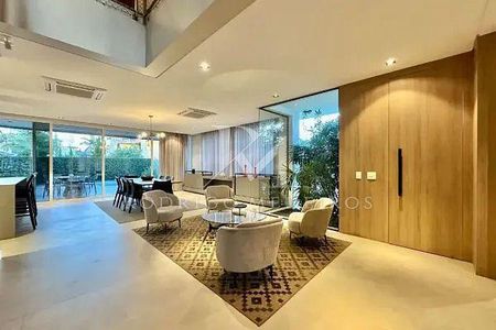 11_photo/952744670b.caf6c04f909f2ef2-ATLAS-d3c5ceb8-8fd3-41e7-ae73-e6d5e03984f0.jpg de casa à venda com 4 quartos, 350m² em Jurerê Internacional, Florianópolis