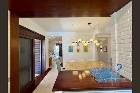 8_photo/952744675b.8d9d2e8c4e07ca84-ATLAS-928ed20d-a32d-4298-a5ec-a6fecef59bb3.jpg de casa à venda com 4 quartos, 254m² em Jurerê Internacional, Florianópolis