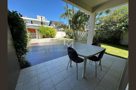 7_photo/95274467af.58506769bdfd2446-ATLAS-8d95ac54-19de-41c5-b5c7-d43ce216dcc0.jpg de casa à venda com 4 quartos, 195m² em Jurerê, Florianópolis