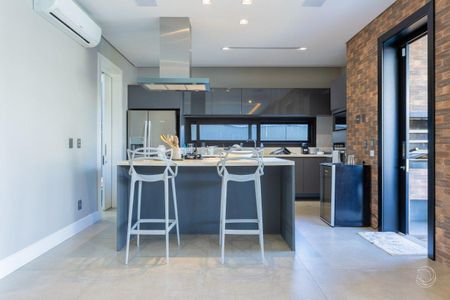 4_photo/95274467bf.7e2ea02b9085bf9d-ATLAS-e51bb3fa-7775-458a-87d6-6cf7dfd1c9cb.jpg de casa à venda com 5 quartos, 355m² em Jurerê Internacional, Florianópolis