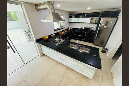 4_photo/95274467bf.82dfd85ef928e01e-ATLAS-32fc7369-954e-4fde-bb63-70ed948e45e8.jpg de casa à venda com 3 quartos, 412m² em Jurerê Internacional, Florianópolis