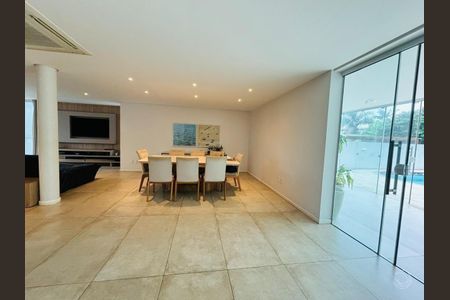 6_photo/95274467bf.82dfd85ef928e01e-ATLAS-9919077b-76ec-4c93-b94d-8353a3080ee8.jpg de casa à venda com 3 quartos, 412m² em Jurerê Internacional, Florianópolis