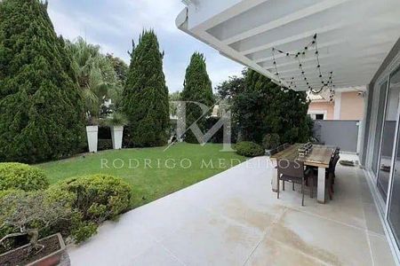 8_photo/952744681f.ceff8192393c33de-ATLAS-72da02f5-d9c4-45ef-ae71-caf0501bb1b7.jpg de casa à venda com 4 quartos, 696m² em Jurerê Internacional, Florianópolis