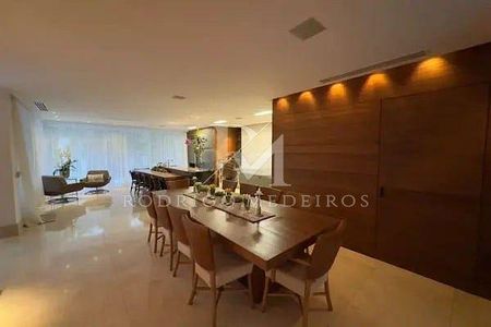 11_photo/952744681f.ceff8192393c33de-ATLAS-e42e4f69-d2a1-4f70-8afe-c8e079d758f3.jpg de casa à venda com 4 quartos, 696m² em Jurerê Internacional, Florianópolis