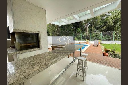 9_photo/9527446e29.974d063b20acfe41-ATLAS-a8dbb4b6-d04a-4b24-9b89-33ec19415b7f.jpg de casa para alugar com 4 quartos, 450m² em Jurerê, Florianópolis