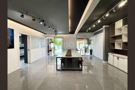 5_photo/9527446f17.96e81d73ac213d8c-ATLAS-2bab4e00-6897-4a2a-adcb-6a2e5b11b8ac.jpg de casa à venda com 4 quartos, 237m² em Jurerê, Florianópolis