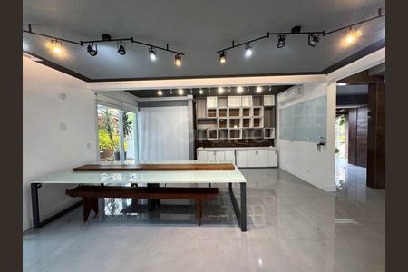6_photo/9527446f17.96e81d73ac213d8c-ATLAS-b8bd2727-aa38-47f8-a2a8-b71e9ba3f44e.jpg de casa à venda com 4 quartos, 237m² em Jurerê, Florianópolis