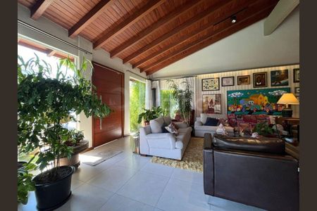 21_photo/9527446fdd.c48605cdb8fb1680-ATLAS-1e4193eb-e50e-46e8-9ca9-a768de1cdcd2.jpg de casa à venda com 3 quartos, 271m² em Jurerê, Florianópolis