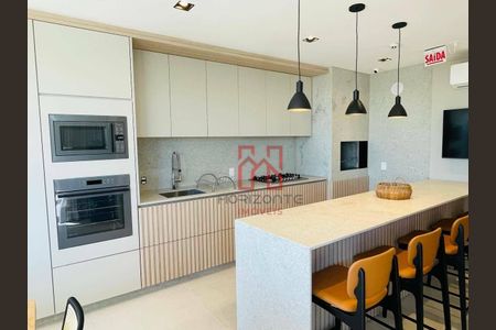 10_photo/9527447067.9b7e622c7b39dd2d-ATLAS-b00a3c4b-500c-46d9-a34f-b6b05ccb3a1f.jpg de apartamento à venda com 1 quarto, 40m² em Jurerê, Florianópolis